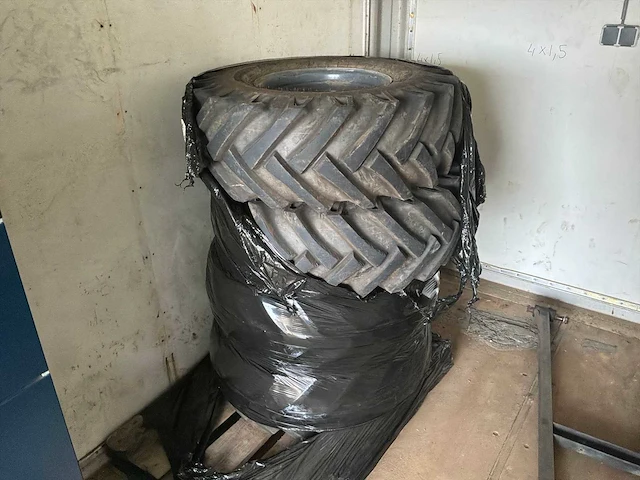 Set bkt implement band met velg 11.5/80-15.3 (4x) - afbeelding 1 van  7