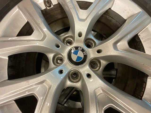 Set bmw aluminium velgen met winterbanden - afbeelding 4 van  4