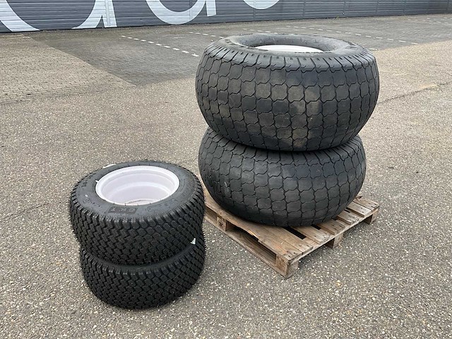 Set landbouw gazonbanden - afbeelding 1 van  15