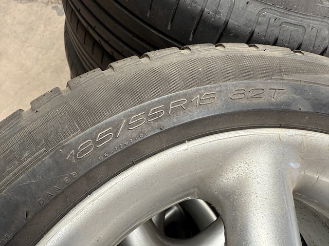 Set lichtmetalen velgen met band bmw e30, vredestein - afbeelding 4 van  4