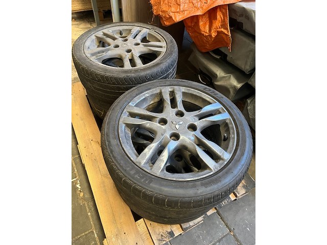 Set lichtmetalen velgen met banden 4 stuks mitsubishi - afbeelding 1 van  4