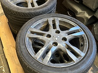 Set lichtmetalen velgen met banden 4 stuks mitsubishi - afbeelding 1 van  4
