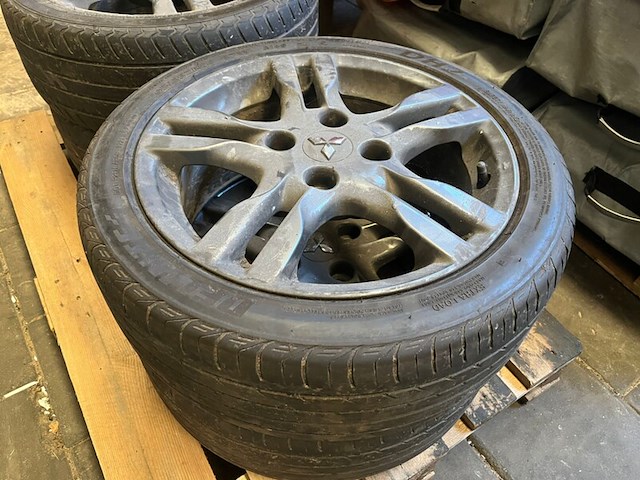 Set lichtmetalen velgen met banden 4 stuks mitsubishi - afbeelding 2 van  4