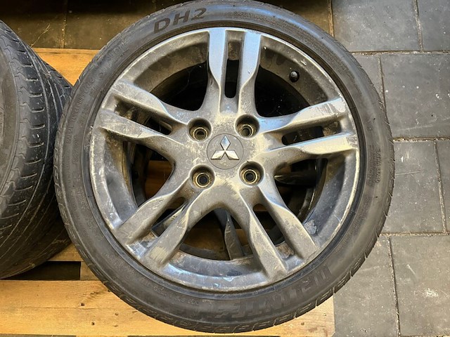 Set lichtmetalen velgen met banden 4 stuks mitsubishi - afbeelding 4 van  4