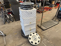 Set lichtmetalen velgen met wieldoppen volkswagen origineel - afbeelding 1 van  5
