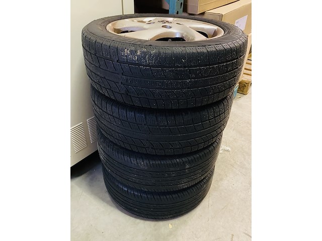 Set lichtmetalen velgen peugeot 206 - afbeelding 3 van  4