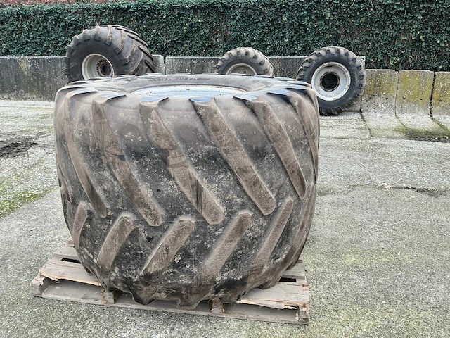 Set michelin 1000/50 r25 band + velg - afbeelding 9 van  18