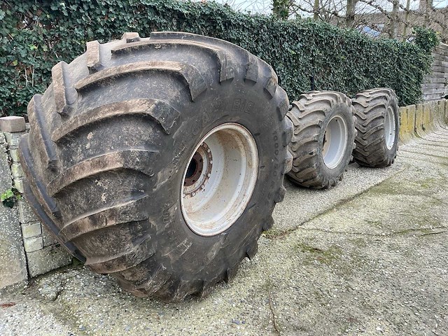 Set michelin 1000/50 r25 band + velg - afbeelding 1 van  18