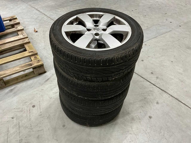 Set nissan autoband met velg 165/55 r16 - afbeelding 1 van  5