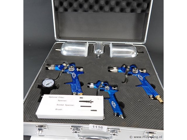 Set ongebruikte pneumatische spuitpistolen in een aluminium koffer. - afbeelding 2 van  5