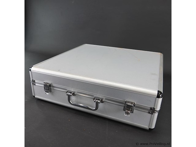 Set ongebruikte pneumatische spuitpistolen in een aluminium koffer. - afbeelding 5 van  5