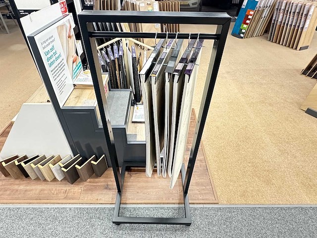 Set presentatiemeubelen - afbeelding 2 van  6