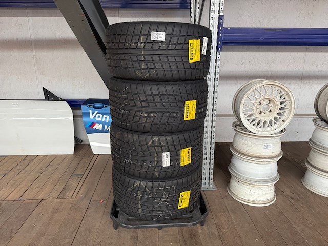 Set race regenbanden pirelli, wh - afbeelding 3 van  5