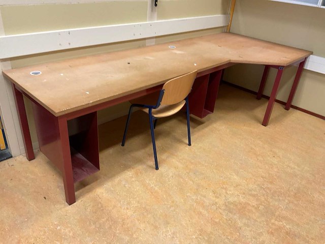 Set robuuste bureaus - afbeelding 5 van  11