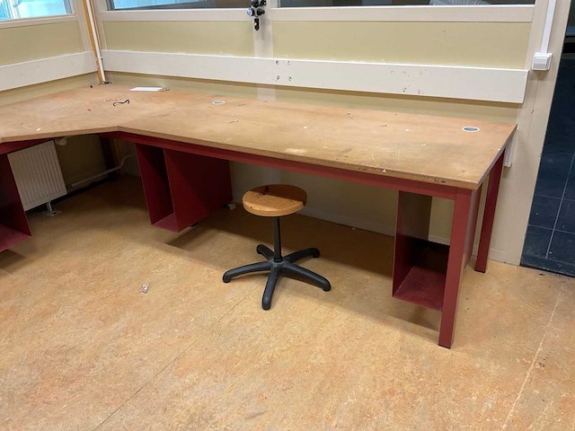 Set robuuste bureaus - afbeelding 8 van  11