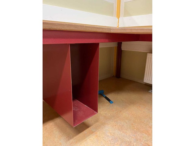 Set robuuste bureaus - afbeelding 10 van  11