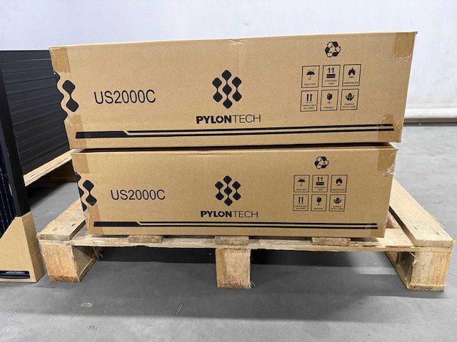 Set van 12 full black zonnepanelen (455 wp) - hybride omvormer - 4,8 kwh batterij - afbeelding 1 van  1