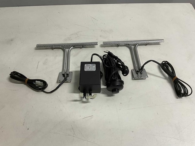 Set van 2 halogeenlampen inclusief trafo en voetschakelaar - afbeelding 1 van  2