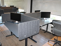 Set van 3 elektrische zit-statafels ikea met afmeting 160 x 80 x 126 cm (max hoogte) en afneembare tussensc... onderdeel van combinatiekavel combinatiekavel van 4 sets van 3 zit-statafels ikea met afmeting 160 x 80 x 126 cm (max hoogte) en afneembare tussenschotten. kavels c004, c172, c173 en c174 - afbeelding 2 van  2