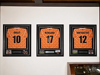 Set van 3 gesigneerde voetbalshirts – gullit, rijkaard & van basten – ingelijst