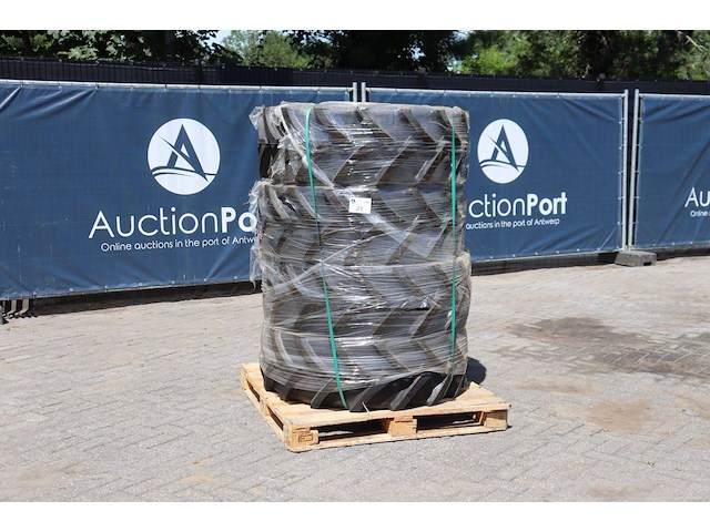 Set van 4 banden armour r-1 405/70-24 - afbeelding 1 van  1