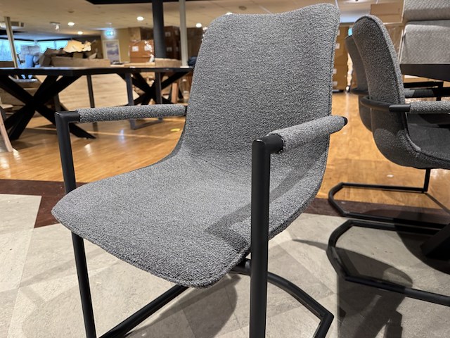 Set van 6 eetkamerstoelen, grijs bouclé stof, zwart onderstel - afbeelding 3 van  4