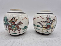 Set van aziatische gemberpotten met krijgersdecor