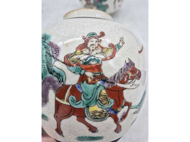 Set van aziatische gemberpotten met krijgersdecor - afbeelding 4 van  9