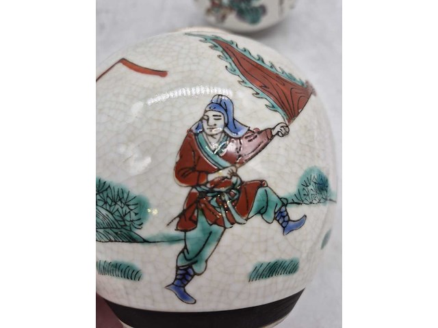 Set van aziatische gemberpotten met krijgersdecor - afbeelding 6 van  9