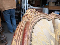 Set van twee klassieke armstoelen met een hoge rugleuning en bijzettafel - afbeelding 4 van  8