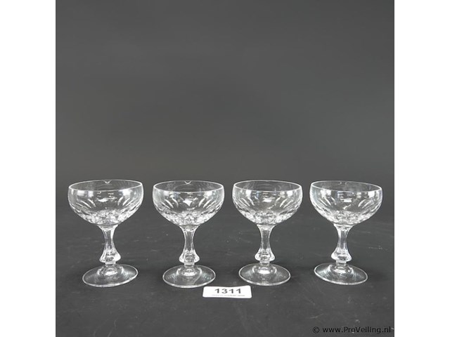 Set vintage geslepen kristallen champagnecoupes - afbeelding 1 van  5