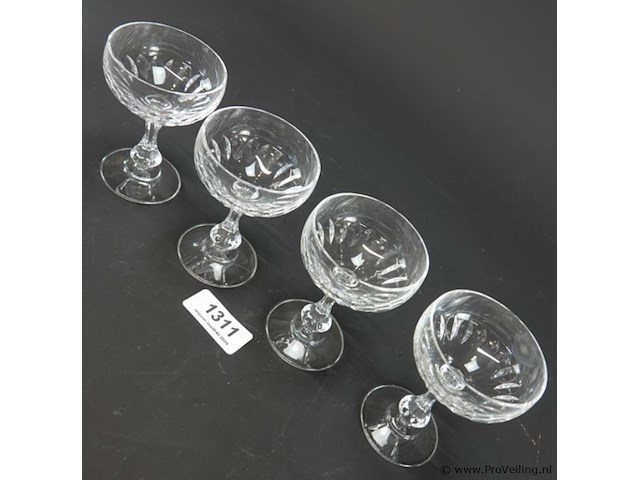 Set vintage geslepen kristallen champagnecoupes - afbeelding 2 van  5