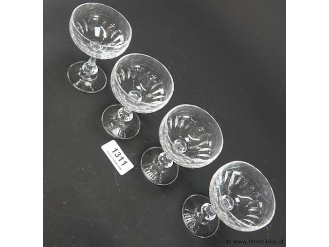 Set vintage geslepen kristallen champagnecoupes - afbeelding 3 van  5