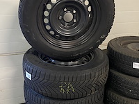 Set winterbanden 215/65 r16 op renault metalen - afbeelding 1 van  5