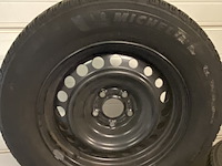 Set winterbanden 215/65 r16 op renault metalen - afbeelding 2 van  5