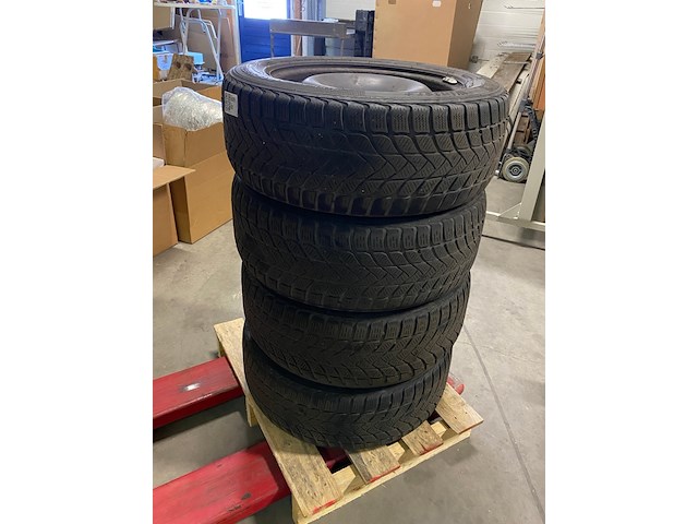 Set winterbanden 225/55 r16 - afbeelding 1 van  6