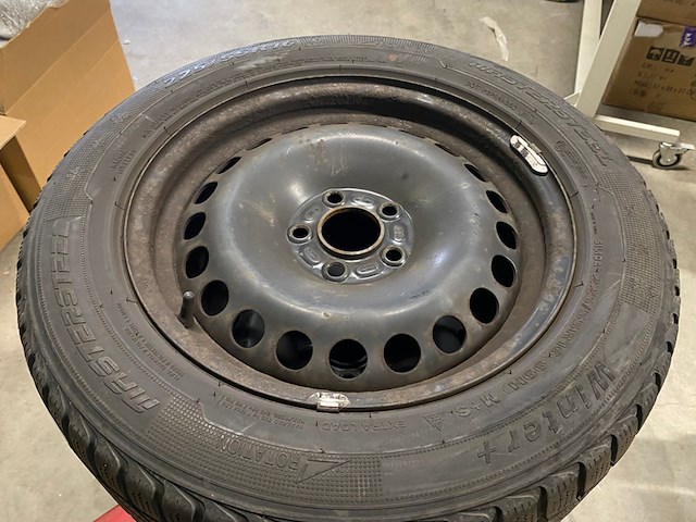 Set winterbanden 225/55 r16 - afbeelding 2 van  6
