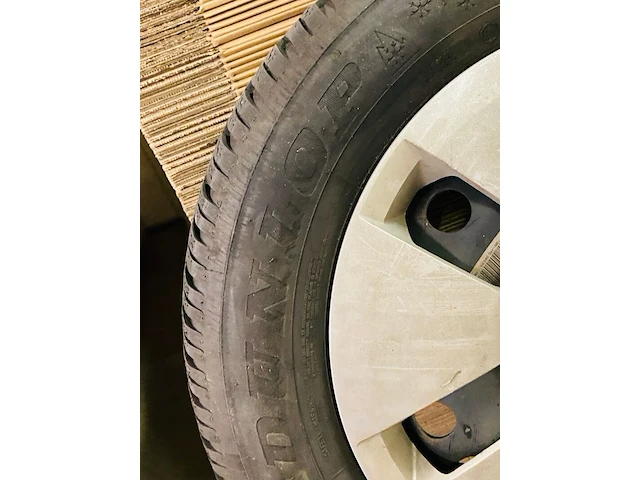 Set winterbanden, dunlop, 165/7or14, volkswagen up - afbeelding 4 van  8