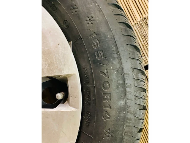 Set winterbanden, dunlop, 165/7or14, volkswagen up - afbeelding 5 van  8