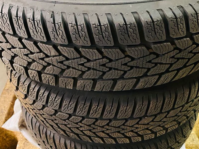 Set winterbanden, dunlop, 165/7or14, volkswagen up - afbeelding 7 van  8