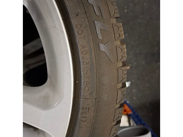 Set winterbanden op lm velg winturi hifly - afbeelding 7 van  10