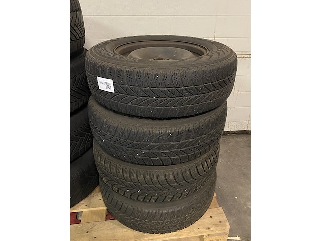 Set winterbanden175/70 r13 - afbeelding 1 van  4