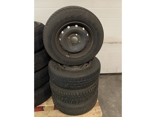 Set winterbanden175/70 r13 - afbeelding 2 van  4