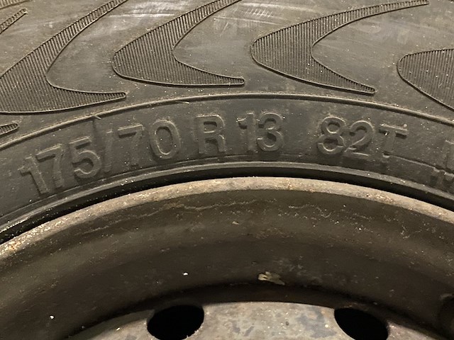 Set winterbanden175/70 r13 - afbeelding 4 van  4