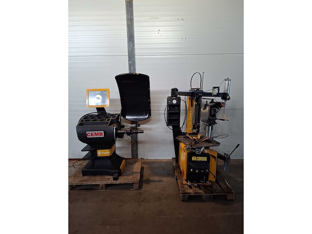 Setje corghi - 2013 - 2025 - banden balanceerapparaat (2x) - afbeelding 1 van  11