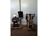 Setje corghi - 2013 - 2025 - banden balanceerapparaat (2x) - afbeelding 1 van  11