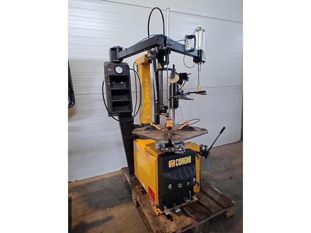 Setje corghi - 2013 - 2025 - banden balanceerapparaat (2x) - afbeelding 4 van  11