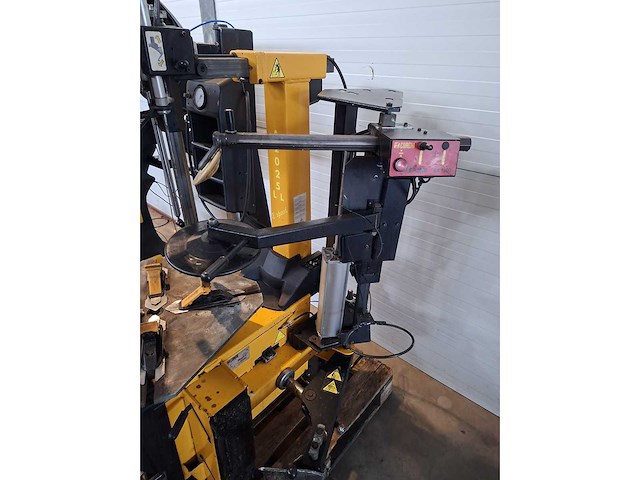 Setje corghi - 2013 - 2025 - banden balanceerapparaat (2x) - afbeelding 7 van  11