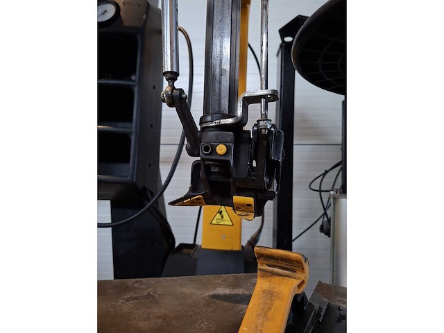 Setje corghi - 2013 - 2025 - banden balanceerapparaat (2x) - afbeelding 10 van  11