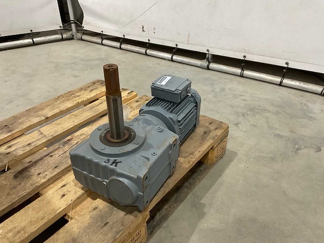 Sew - sa67dre90m4 - elektromotor - afbeelding 2 van  5